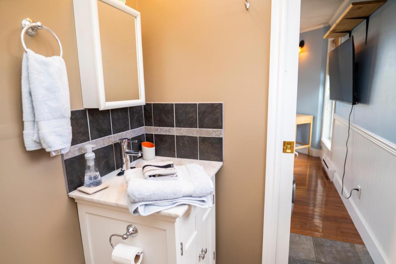 Downtown Whitehorse Apartment In Old Town Exteriör bild